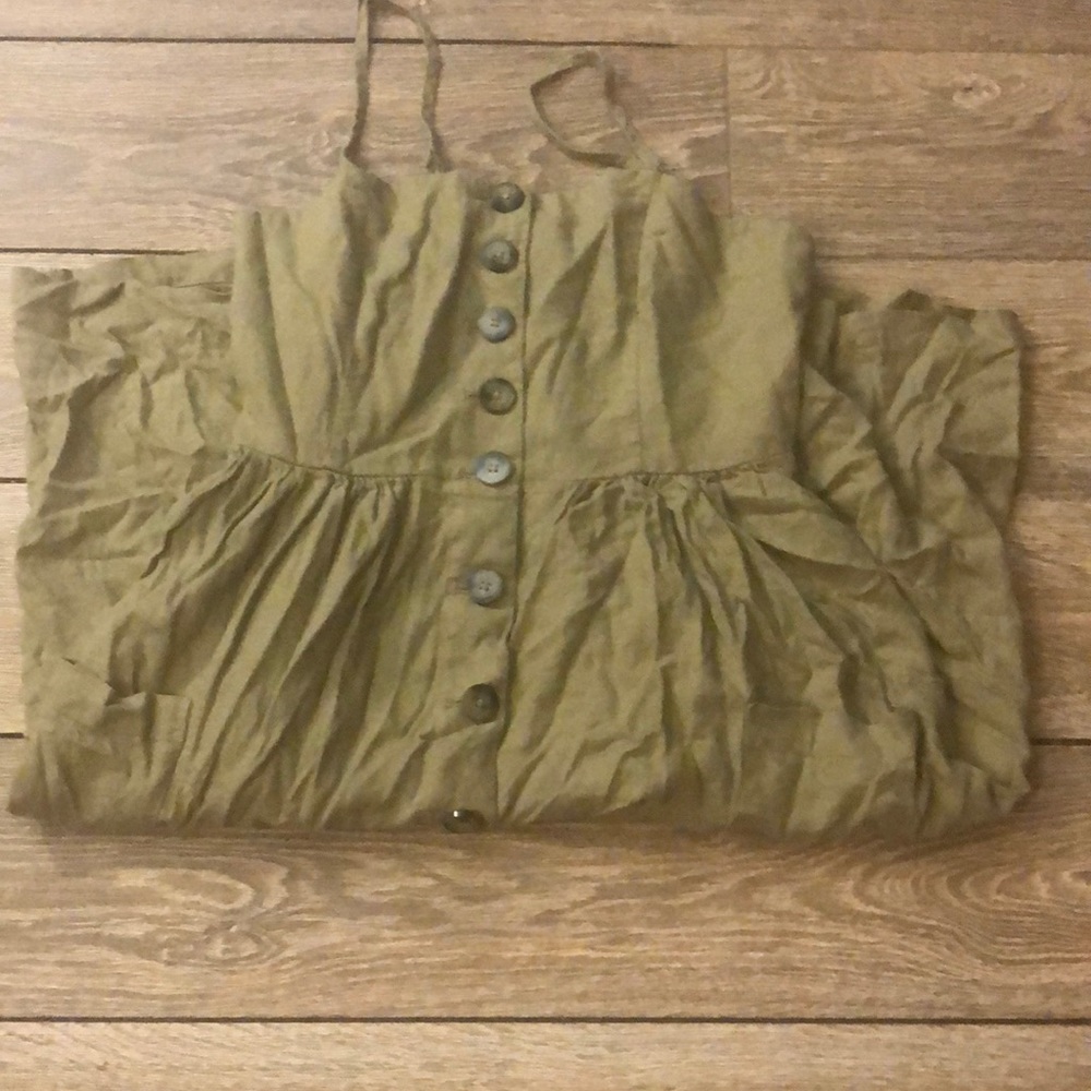 Green dress with adjusts table straps